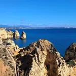 House- Huge * Λάγος