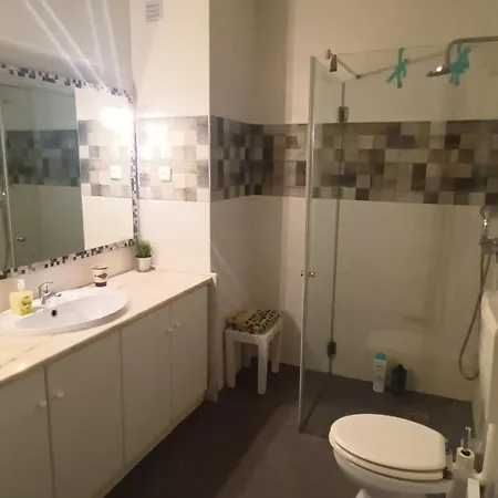 House- Huge لاغوس