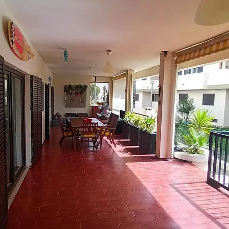 House- Huge لاغوس