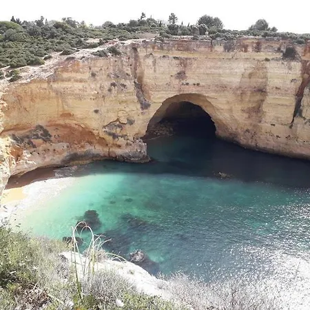 House- Huge لاغوس