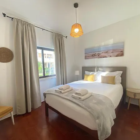 Apartament House- Huge